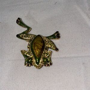 Frog pin 